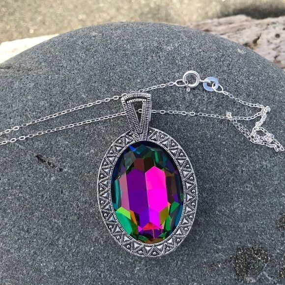 Handcrafted Necklace with Swarovski Crystal and Chain - Picture 6 of 7